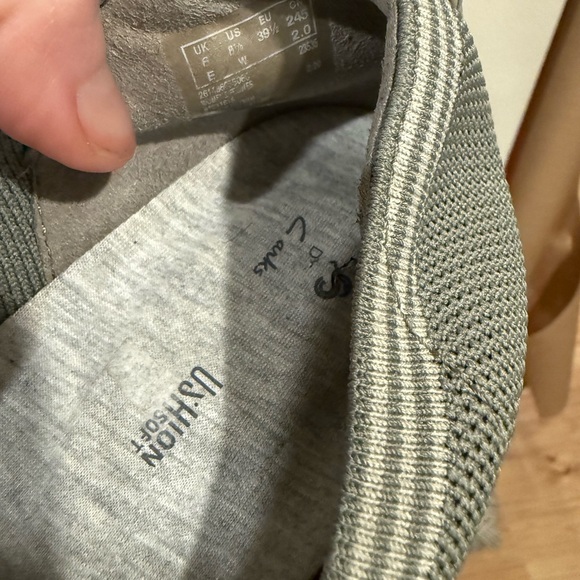 Clarks Textured Gray Slip-On Shoes 8.5 - Picture 7 of 7